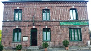 Entrance from road at La Maison du Vert in Ticheville