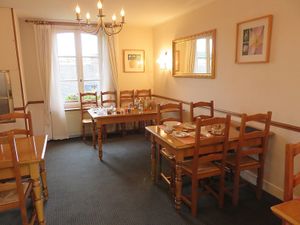 breakfast / restaurant room  at La Maison du Vert in Ticheville