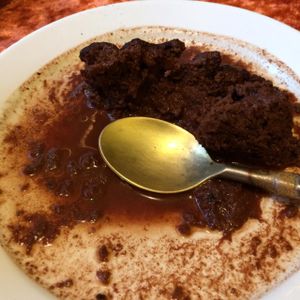 looks like dog poo but is sold as a 5€ chocolate cake at Au Grain de Folie in Paris