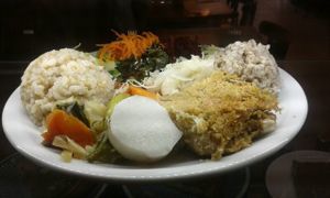 the big macrobiotic plate, all organic of course, vegan and the vegetal proteine of the day is a delicious paté of fava bean at Grand Appetit in Paris