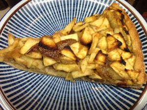 Fantastic  apple lemon and poppy seed tarte, the dow in made with splet flo and sourdough. No sugar added,  just great taste.
Complimented with a malted barley coffe, a must in PARIS.
Near Bastille, gare de Lyon and Le Marais.
 at Grand Appetit in Paris