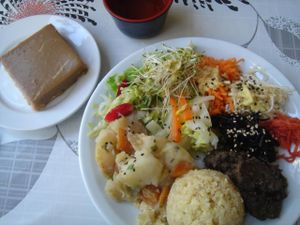 Meal of the day
Petit Assiette (small plate)
around €13
+
Cereal Flan
around €4 at Grand Appetit in Paris