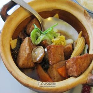 Taro and tofu marmite (clay pot) at Green Garden in Paris