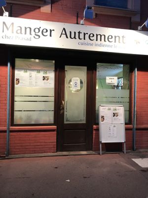 Manger close to palais du justice station at Manger Autrement in Toulouse