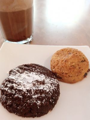 cookies & hot chocolate at Osho's Place in Cologne