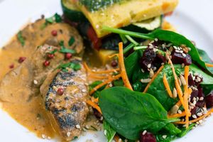 Großes Salatbuffet und wechselnde Tagesgerichte at Osho's Place in Cologne