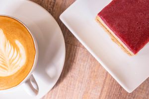 Verschiedene Kuchen und Nachtische zur Auswahl at Osho's Place in Cologne