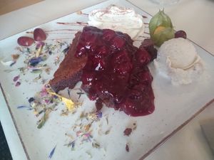 Chocolate cake with cherry marmalade at Radieschen in Darmstadt