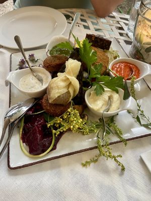 vegan mixed appetizers   at Radieschen in Darmstadt