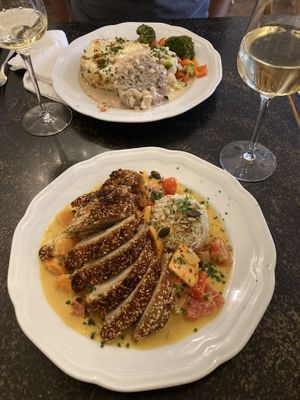 Pfeffersteak (hinten) und V-Ente   at Hiller in Hannover