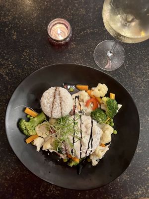 Pfeffersteak aus Erbsenproteinen, Gemüse und Reis (anstatt Kartoffelgratin, nach meinem Wunsch)  at Hiller in Hannover