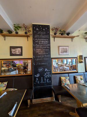 Nur am Wochenende at Hiller in Hannover