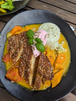 Vegane Ente mit Mangosauce at Hiller in Hannover