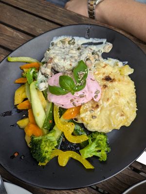 Pfeffer-Steak mit Gratin at Hiller in Hannover