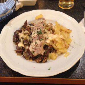 Main dish: potatoes, mushrooms, pepper steak at Hiller in Hannover