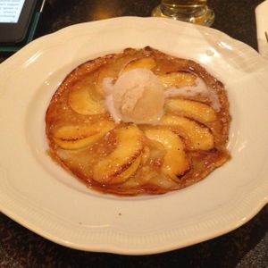 Dessert: apple pancake at Hiller in Hannover