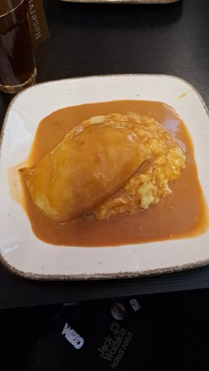 Vegane Hauptspeise: Kohlroulade mit brauner Soße und Kartoffelbrei at Ignaz in Munich