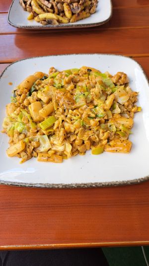 Spitzkohlpfanne mit Hafersahne, Spargel und Dinkelspätzle at Ignaz in Munich