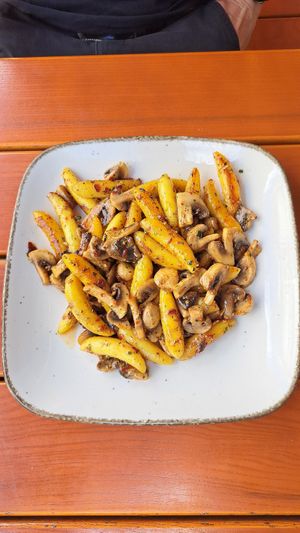 Gebratene Spätzle mit Pilzen und Knoblauch at Ignaz in Munich