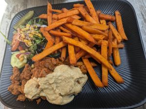 Soya+ hummus + salad + sweet potato fries at Lord in Dortmund
