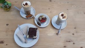 Vegane Donauwelle + Schokoladen Mousse + Café Latte mit Soya Milch  at CafeBistro Mundial in Hagen