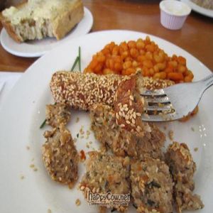 Breakfast: vegan sausages with beans and toast at Cornucopia in Dublin