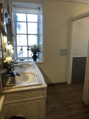 bathroom  at Cornucopia in Dublin