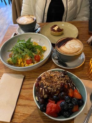 Açaí bowl and tofu scramble at Cornucopia in Dublin
