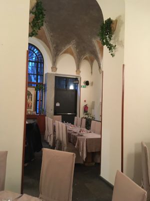 Dining room at Contrada Govinda in Milan