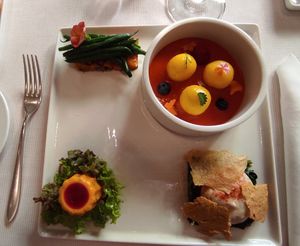 Piatto quadro, offerta pranzo. Tutto vegano. at Joia Alta Cucina Naturale in Milan