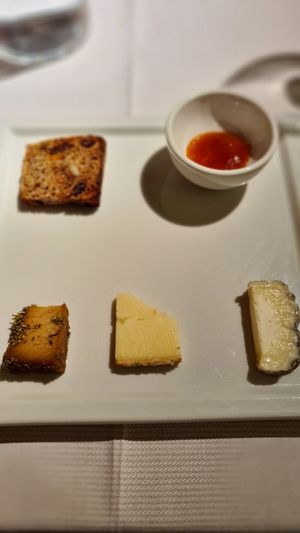 Due formaggi dai contadini amici, un formaggio plant based di mandorle, composta di albicocche e senape at Joia Alta Cucina Naturale in Milan