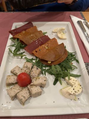 tagliere affettati e formaggi veg   at Clorofilla in Bologna