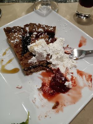 Crostatona con panna slurp at Clorofilla in Bologna