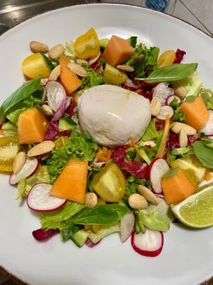 Insalatona vegan at Un Ramerino in Florence