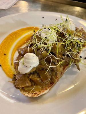 Crostone con funghi at Un Ramerino in Florence