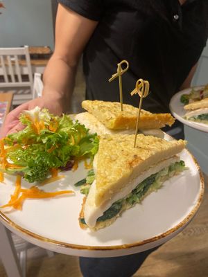 Sandwich di cecina con mozzarella vegana at Un Ramerino in Florence