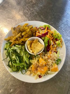 Piatto misto del pranzo vegano at Un Ramerino in Florence
