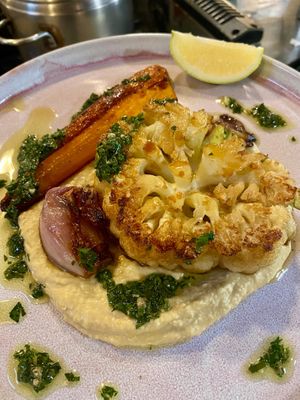 Bistecca di cavolfiore con hummus at Un Ramerino in Florence