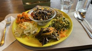 Large platter  at Amico Bio - Un Sorriso Integrale in Naples