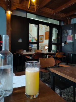 Limonata di limoni freschi at Amico Bio - Un Sorriso Integrale in Naples