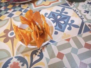 Complimentary hummus starter at Pan Comido in Valencia