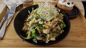 Dish of the day: wok with vegetables and tofu at Sovaga in Toulouse