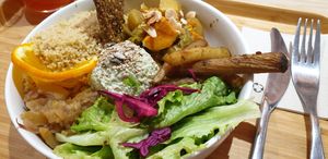 The "Sovabowl" made of vegetables, couscous and lemon-ginger-spinach spread. at Sovaga in Toulouse