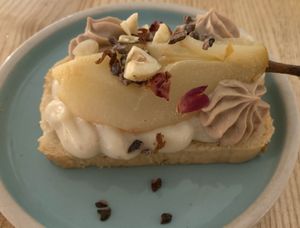 Vegan brunch (vanilla cake with cream and poached pear) at Sovaga in Toulouse