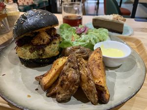 Vegan burger at Sovaga in Toulouse