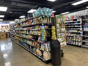 Many isles, lots of items to choose from    at Healthy Way Market in Sturgeon Bay