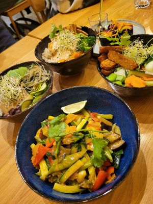 Curry aux legumes de saison (in front) at Harmonie Bowl & Juice in Strasbourg