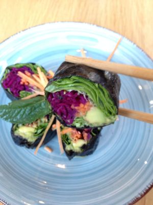 Raw nori roll at Harmonie Bowl & Juice in Strasbourg