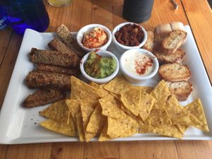 Nachos & toast with four sauces at Jardin Urbano in Valencia