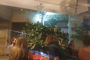 Outside seating at Jardin Urbano in Valencia